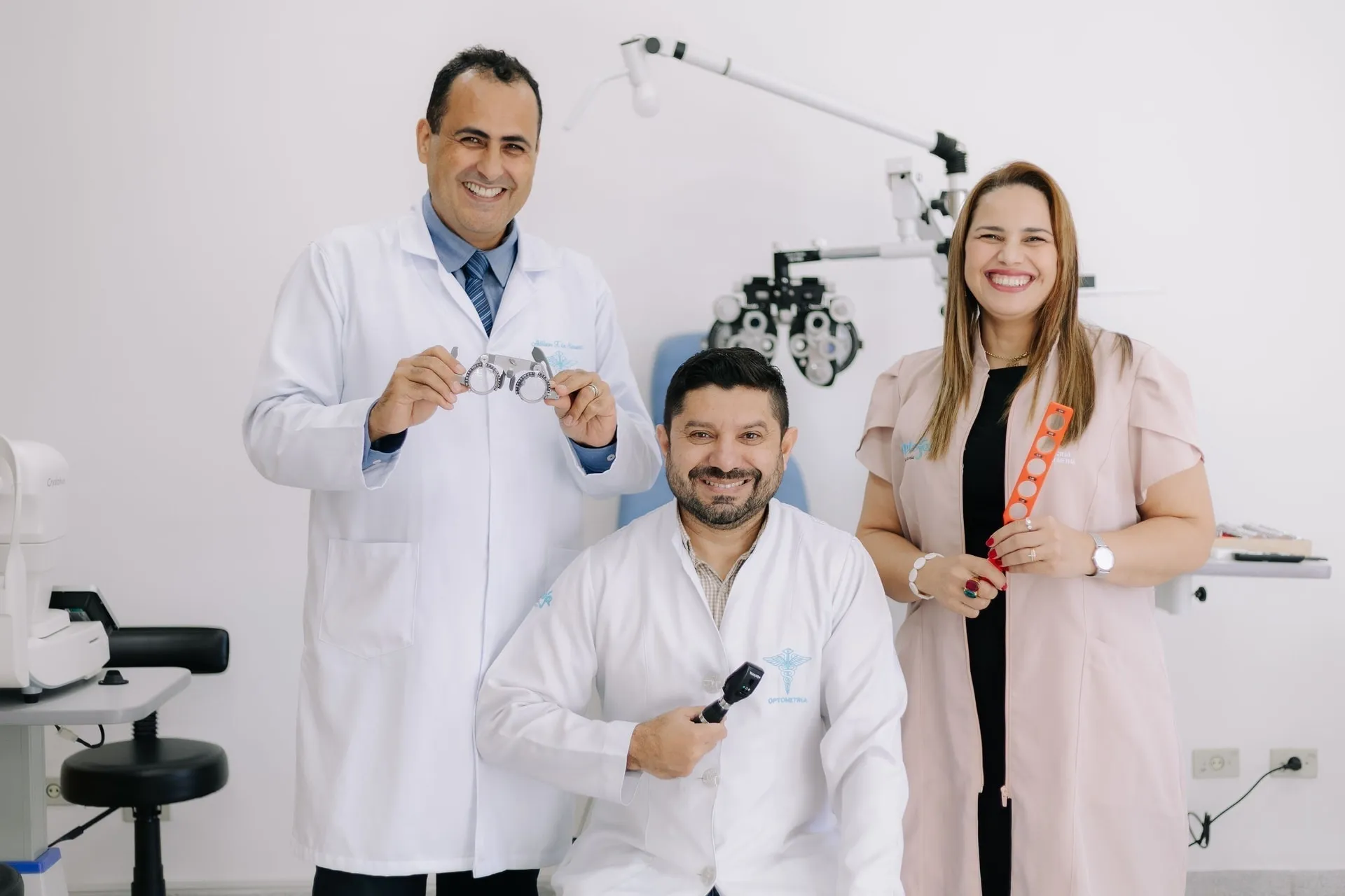 Equipe de optometristas da Óticas Descontão em Foz do Iguaçu
